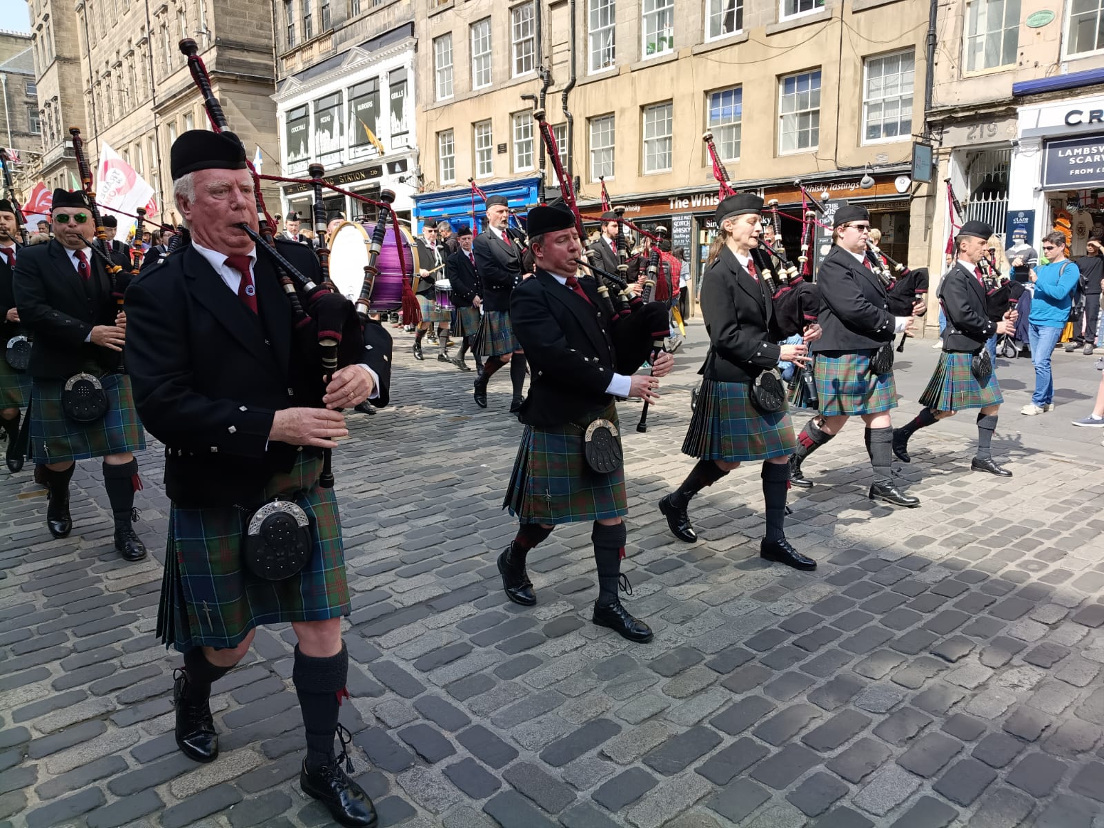 Stockbridge Pipe Band Edinburgh city centre performance